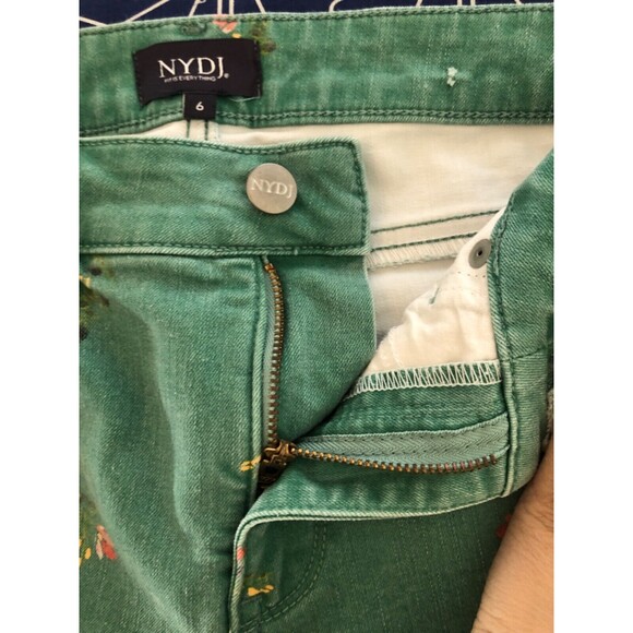 NYDJ PRINT GREEN  6 / 28 FLORAL FLOWER CROP CAPRI MID RISE - Picture 11 of 13